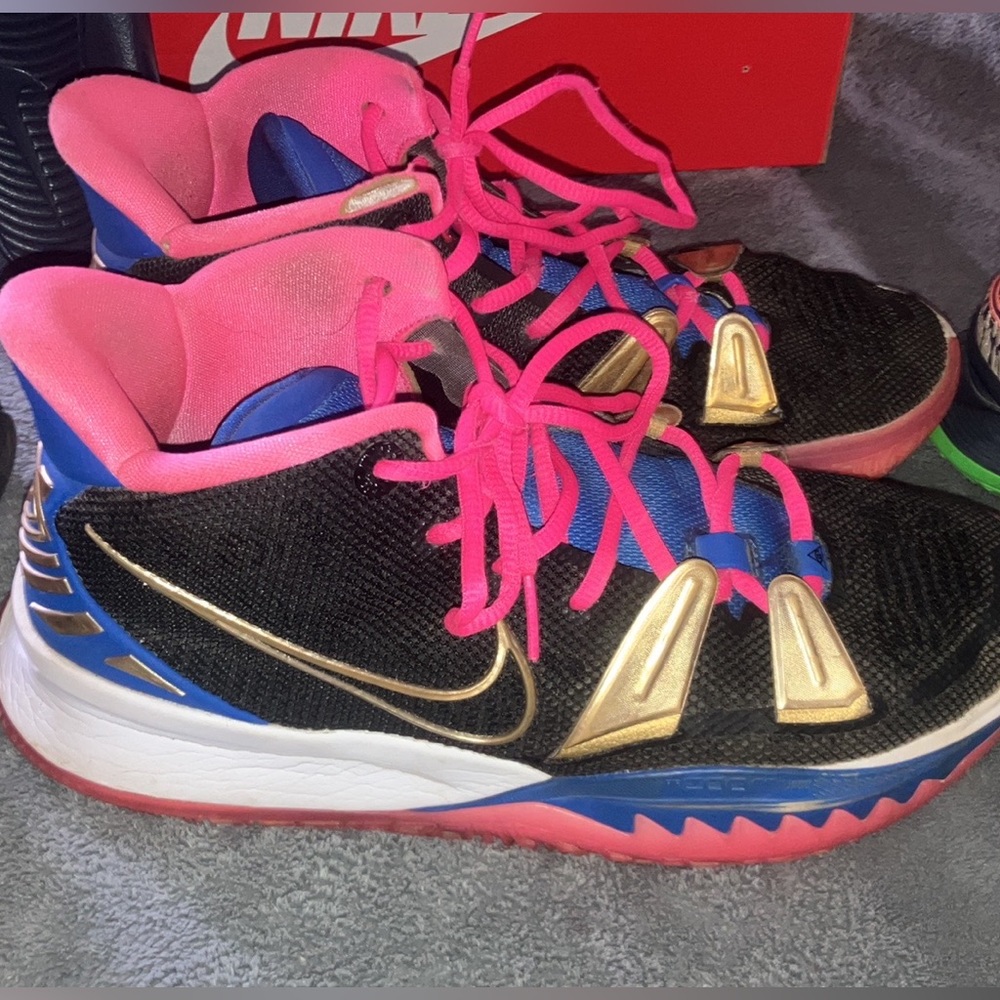 Kyries shoe